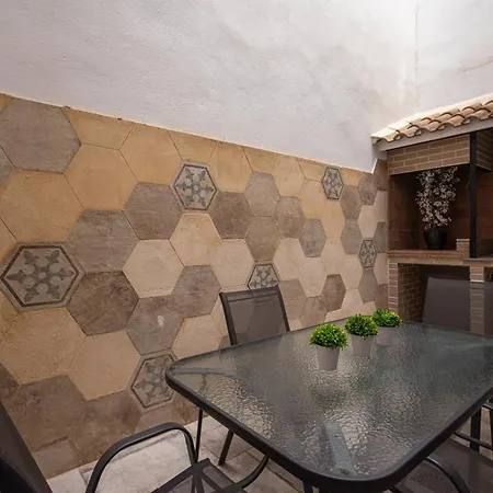 Florit Flats - Center Modern 1br 2bth Terrace Wi-fi Ac *