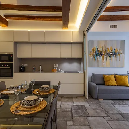 Florit Flats - Center Modern 1br 2bth Terrace Wi-fi Ac